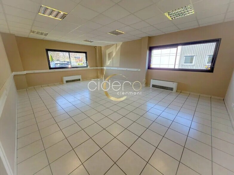 Bureau dans Aubière à louer - Photo intérieure - Image 2 de 13