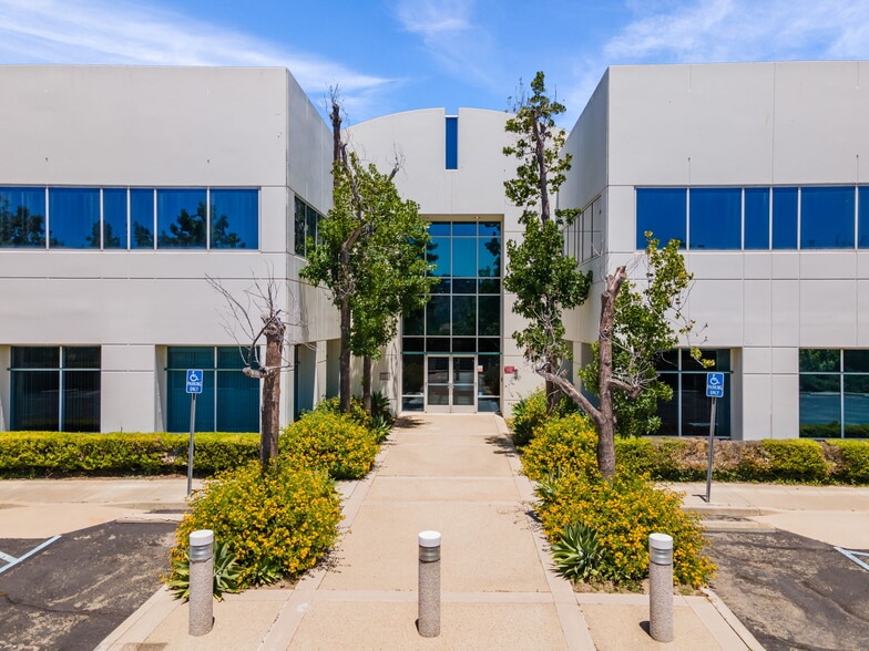 3333 S Diamond Canyon Rd, Diamond Bar, CA à louer - Photo du bâtiment - Image 3 de 23