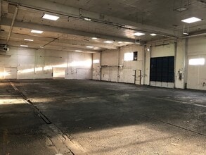 2440 W Commodore Way, Seattle, WA for lease Interior Photo- Image 1 of 4