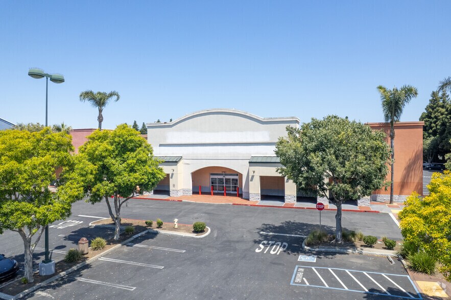 1761 E Bayshore Rd, East Palo Alto, CA for lease - Building Photo - Image 2 of 4