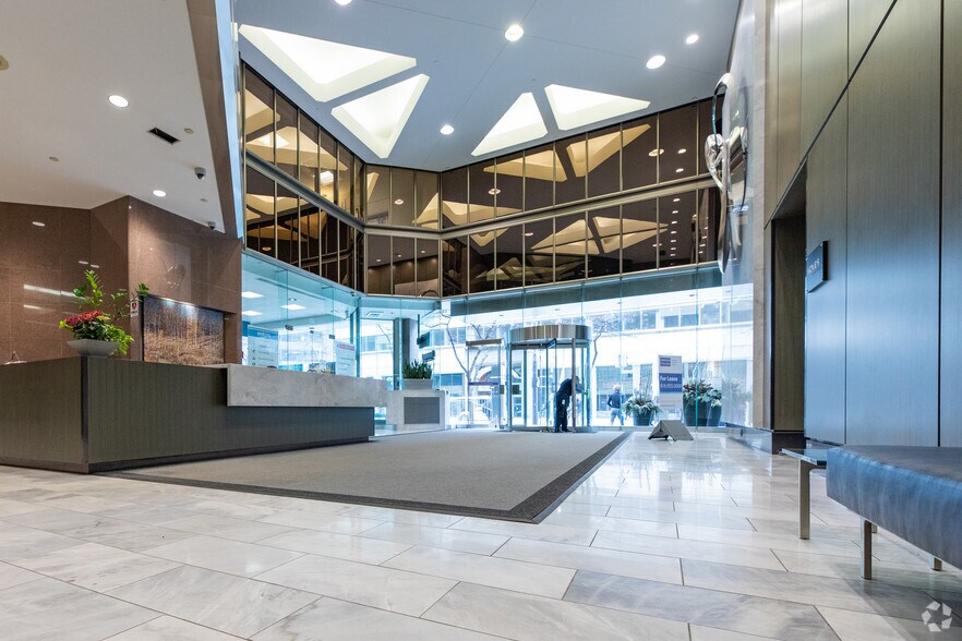 70 University Ave, Toronto, ON à louer - Hall d’entrée - Image 2 de 9
