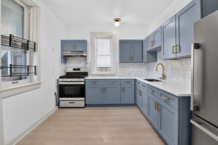 1528 E 74th Pl, Chicago, IL à vendre - Photo du bâtiment - Image 2 de 41