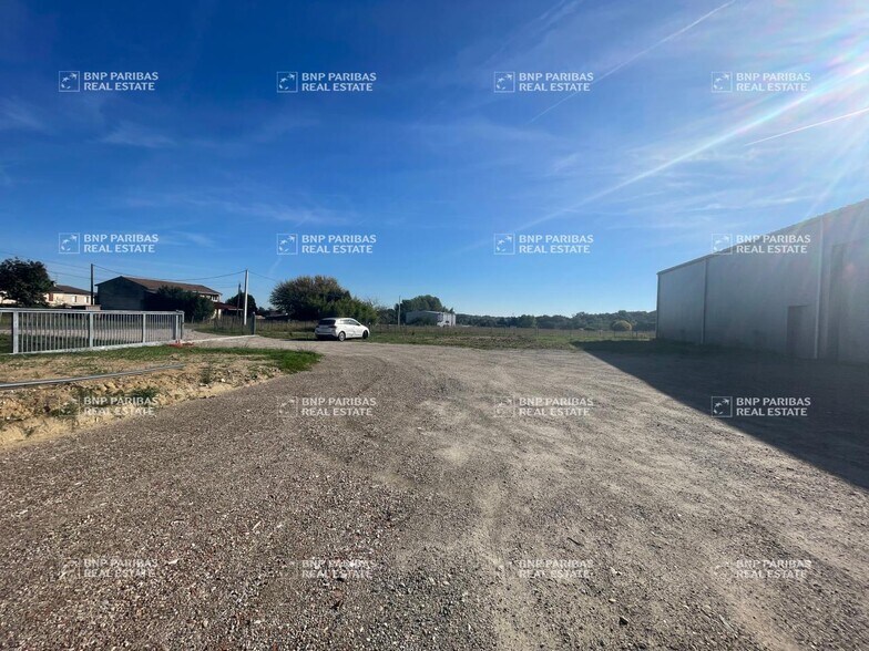 Flex in Montussan for lease - Building Photo - Image 2 of 14