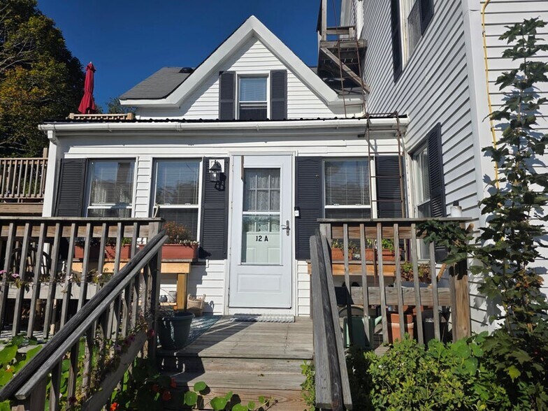12 Gay St, Rockland, ME à vendre - Photo du bâtiment - Image 2 de 24