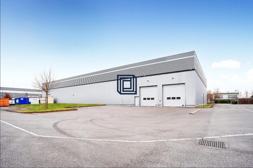 Industrial in Croissy-Beaubourg for lease - Building Photo - Image 1 of 9
