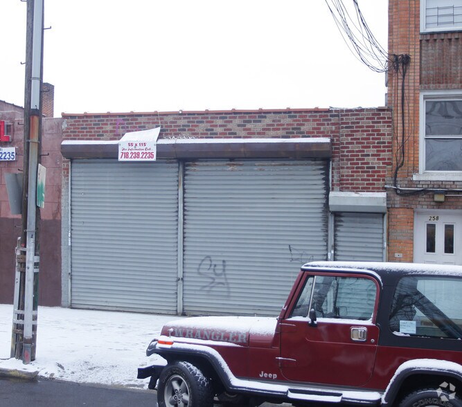 260 Soundview Ave, Bronx, NY à vendre - Photo principale - Image 1 de 3