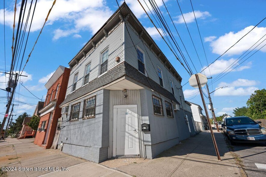 110 Van Pelt Ave, Staten Island, NY for lease - Building Photo - Image 1 of 5