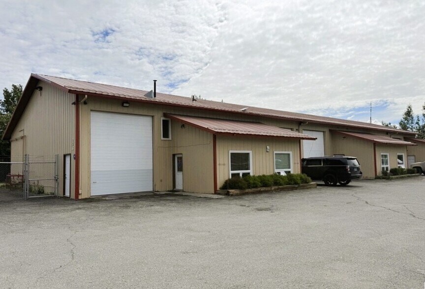 276 E Danna Ave, Wasilla, AK à vendre - Photo du bâtiment - Image 1 de 11