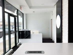 2070-2112 N Clybourn Ave, Chicago, IL à louer Photo intérieure- Image 1 de 7