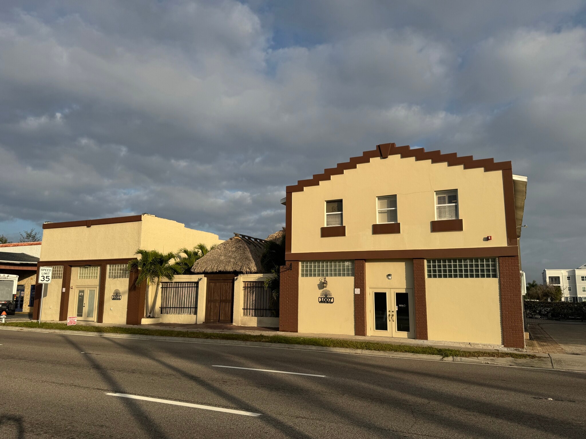 1007 Manatee Ave, Bradenton, FL for sale Primary Photo- Image 1 of 16