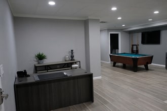 8 Johnson St, Staten Island, NY for lease Interior Photo- Image 2 of 11