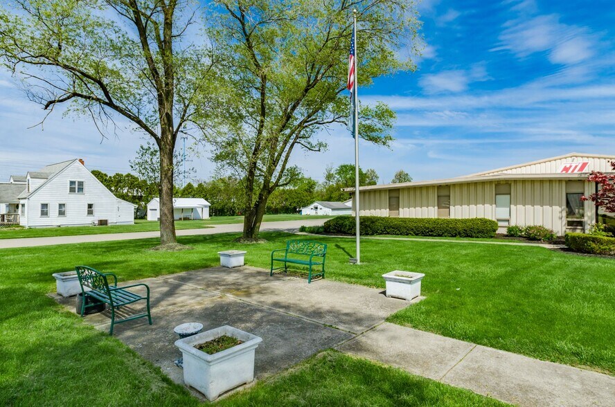 2860 Fisher Rd, Columbus, OH à vendre - Photo du bâtiment - Image 2 de 17