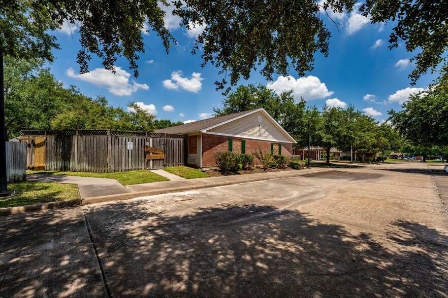 11395 Richmond Ave, Houston, TX for lease - Building Photo - Image 3 of 13
