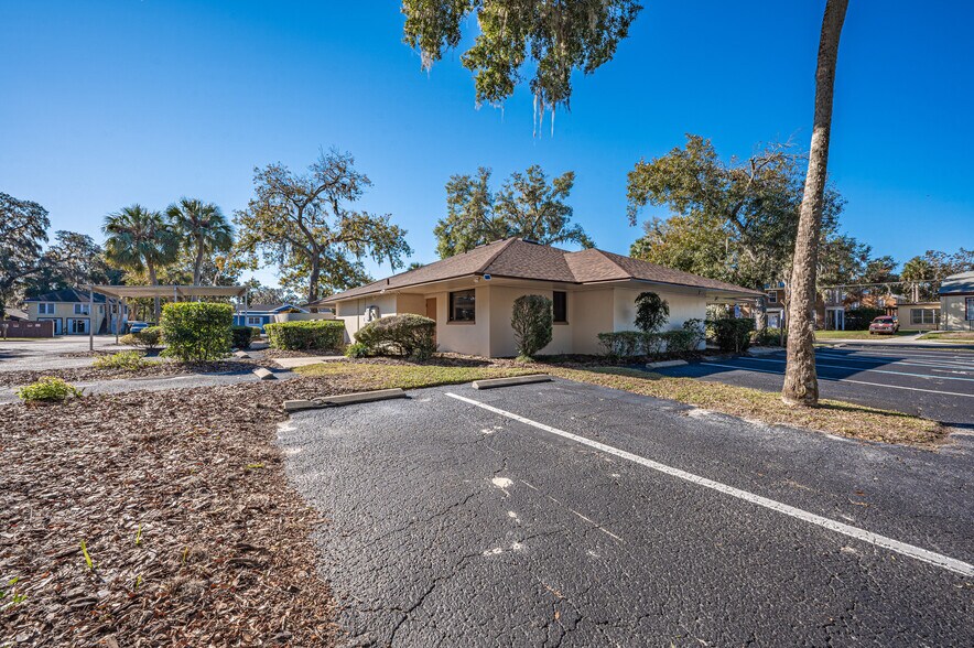 801 N Bay st, Eustis, FL à vendre - Photo du bâtiment - Image 3 de 36