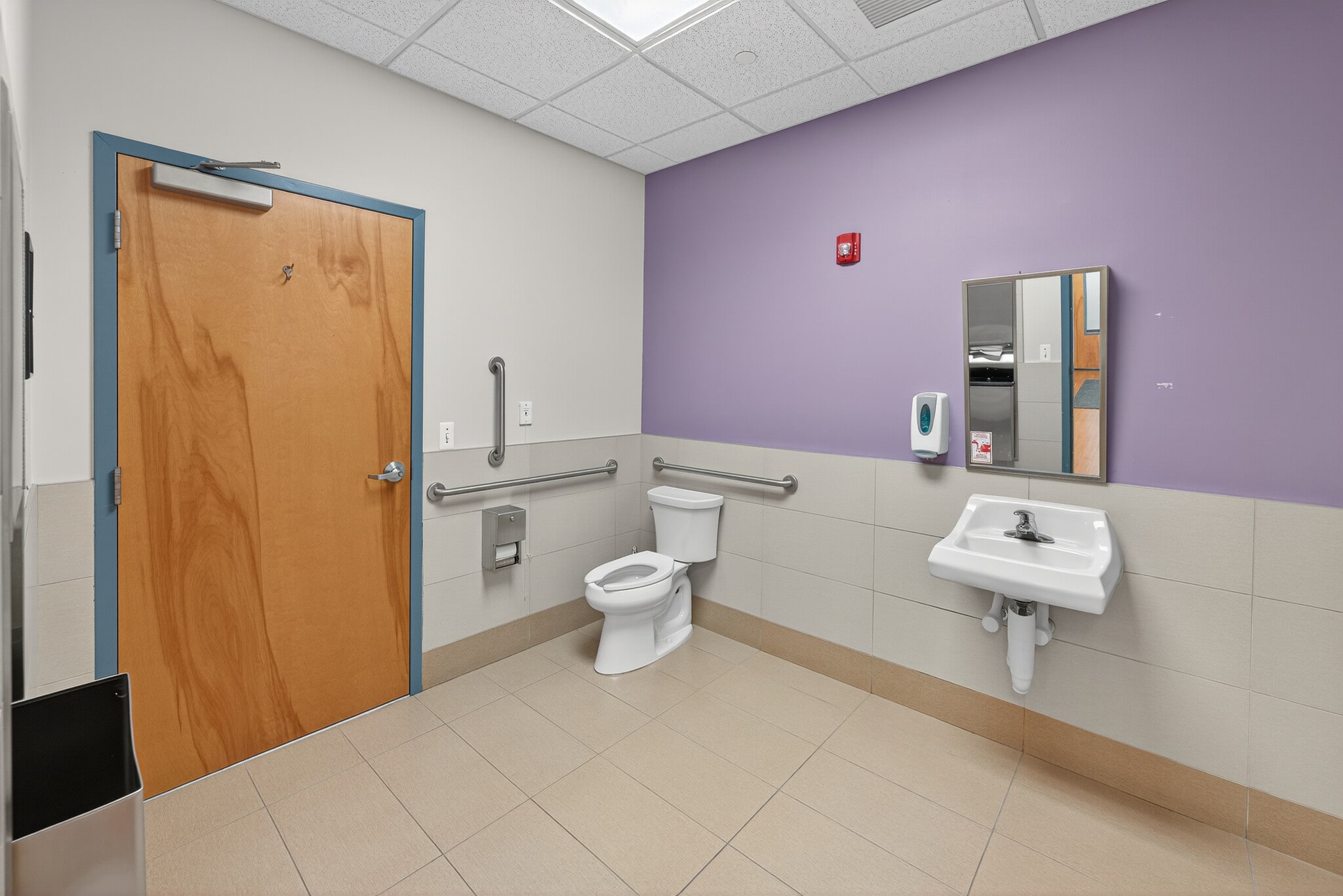 4 Technology Dr, Setauket, NY à louer Photo intérieure- Image 1 de 9