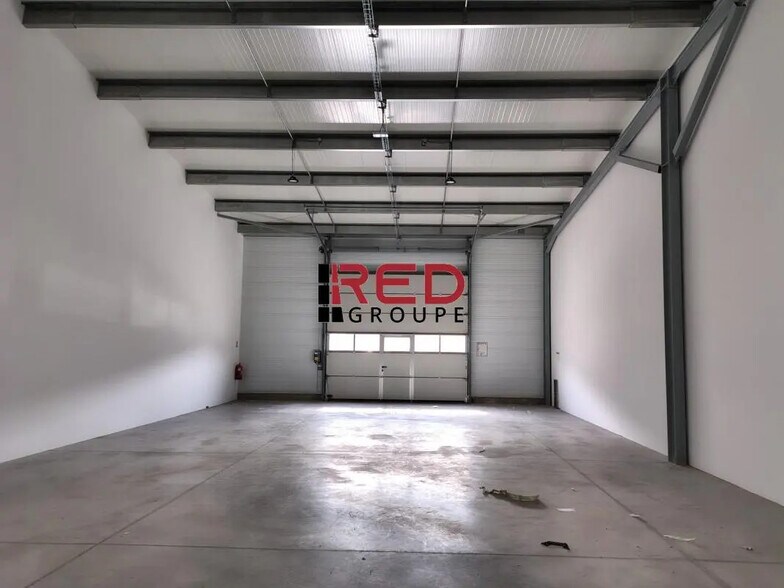 Industrial in Rousset for lease - Building Photo - Image 3 of 6