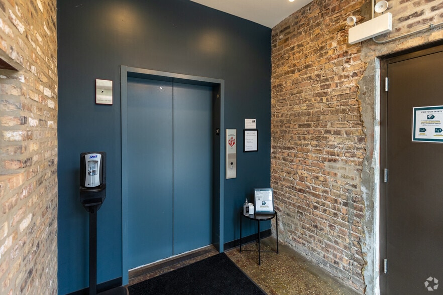 1714-1720 W Division St, Chicago, IL à louer - Hall d’entrée - Image 3 de 21
