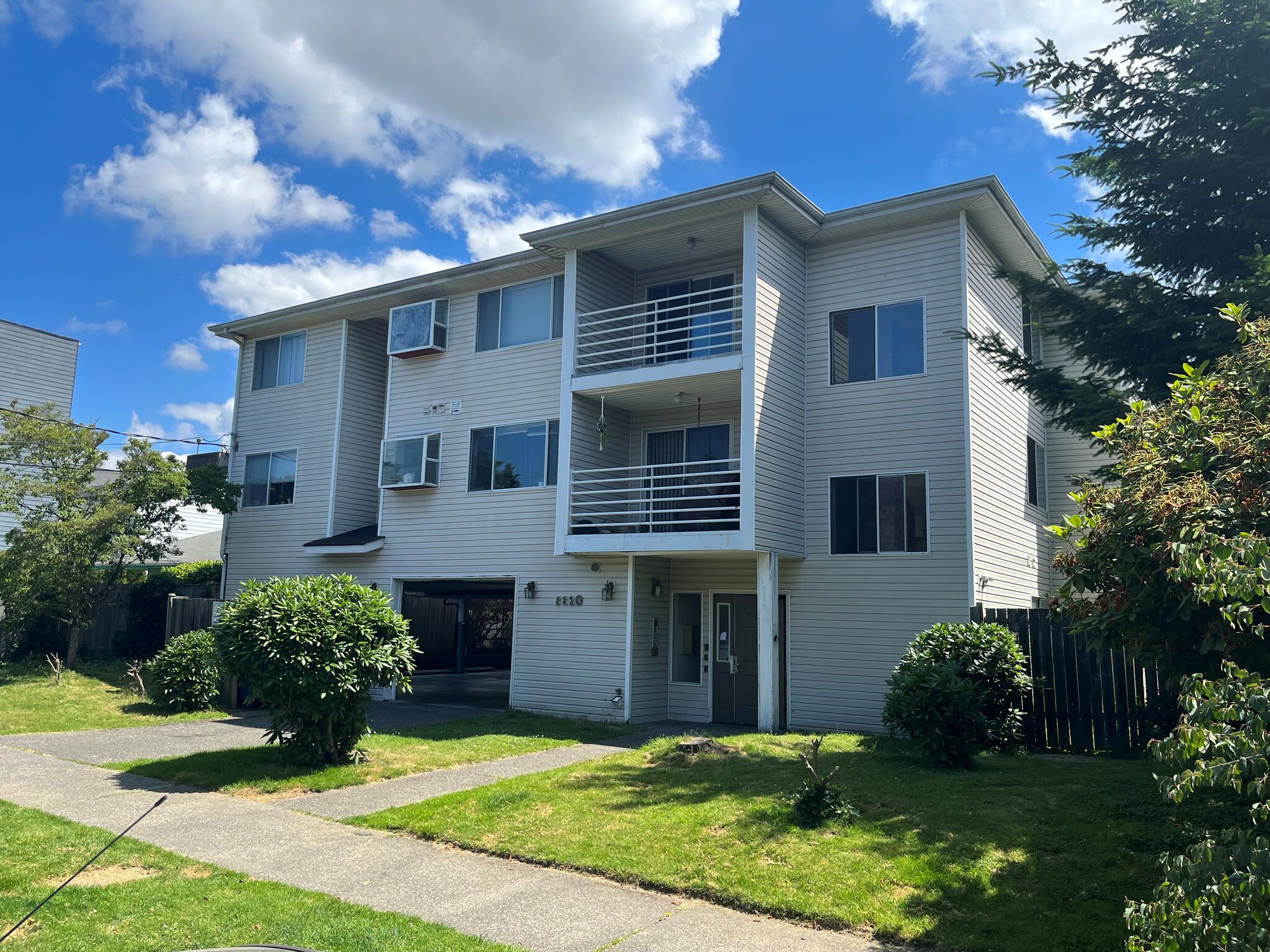 8820 Stone Ave, Seattle, WA for sale Building Photo- Image 1 of 8