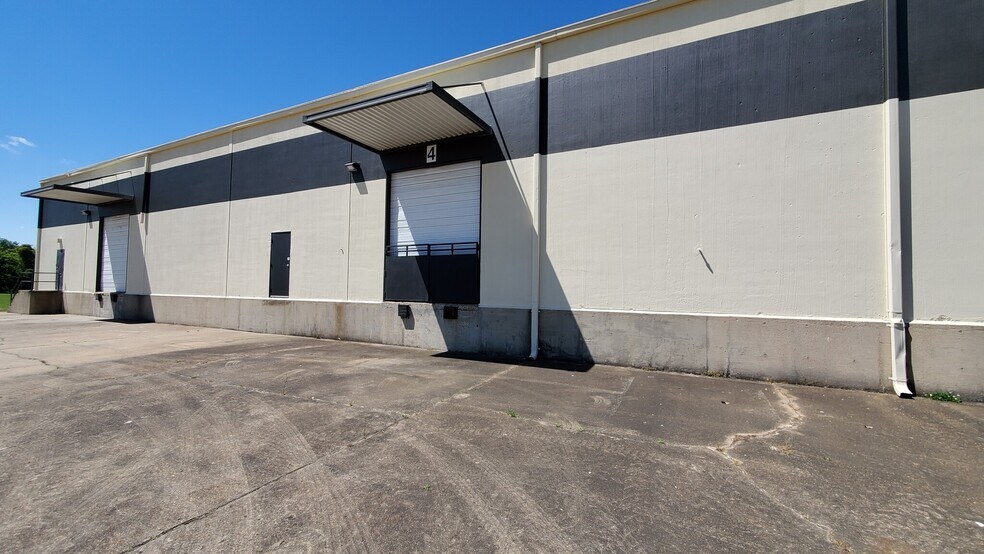390 Commerce Park Dr, Jackson, MS à louer - Photo du bâtiment - Image 2 de 5