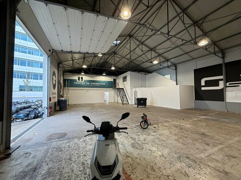 Industrial in Saint-Denis for lease - Interior Photo - Image 2 of 8