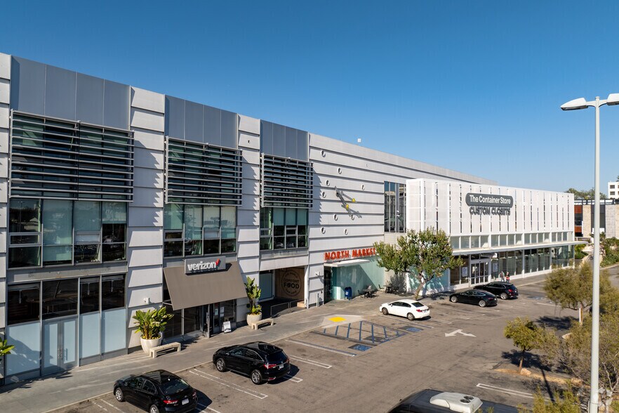 110 S Fairfax Ave, Los Angeles, CA à louer - Photo du bâtiment - Image 2 de 38