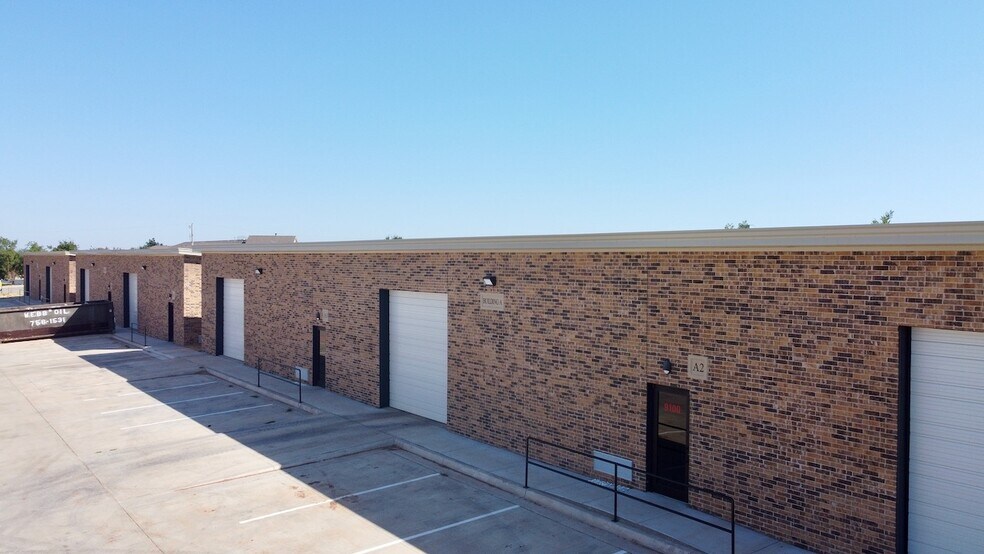 9100 NW Expressway, Yukon, OK à vendre - Photo du bâtiment - Image 3 de 11