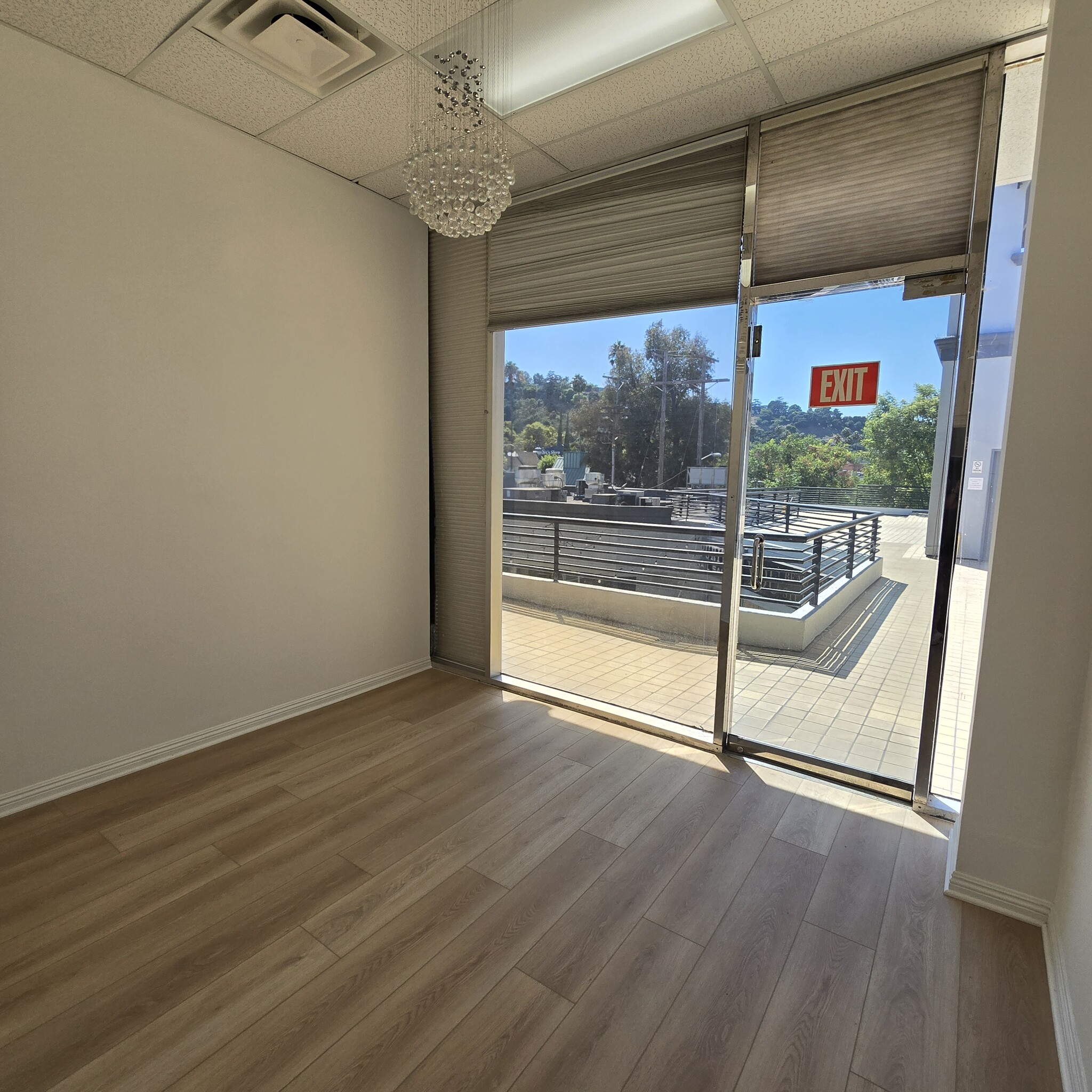 12265 Ventura Blvd, Studio City, CA for lease Interior Photo- Image 1 of 7