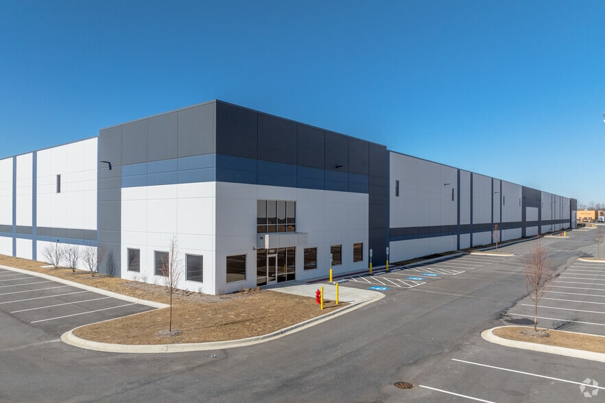 5825 W 118th St, Alsip, IL for lease - Primary Photo - Image 1 of 5