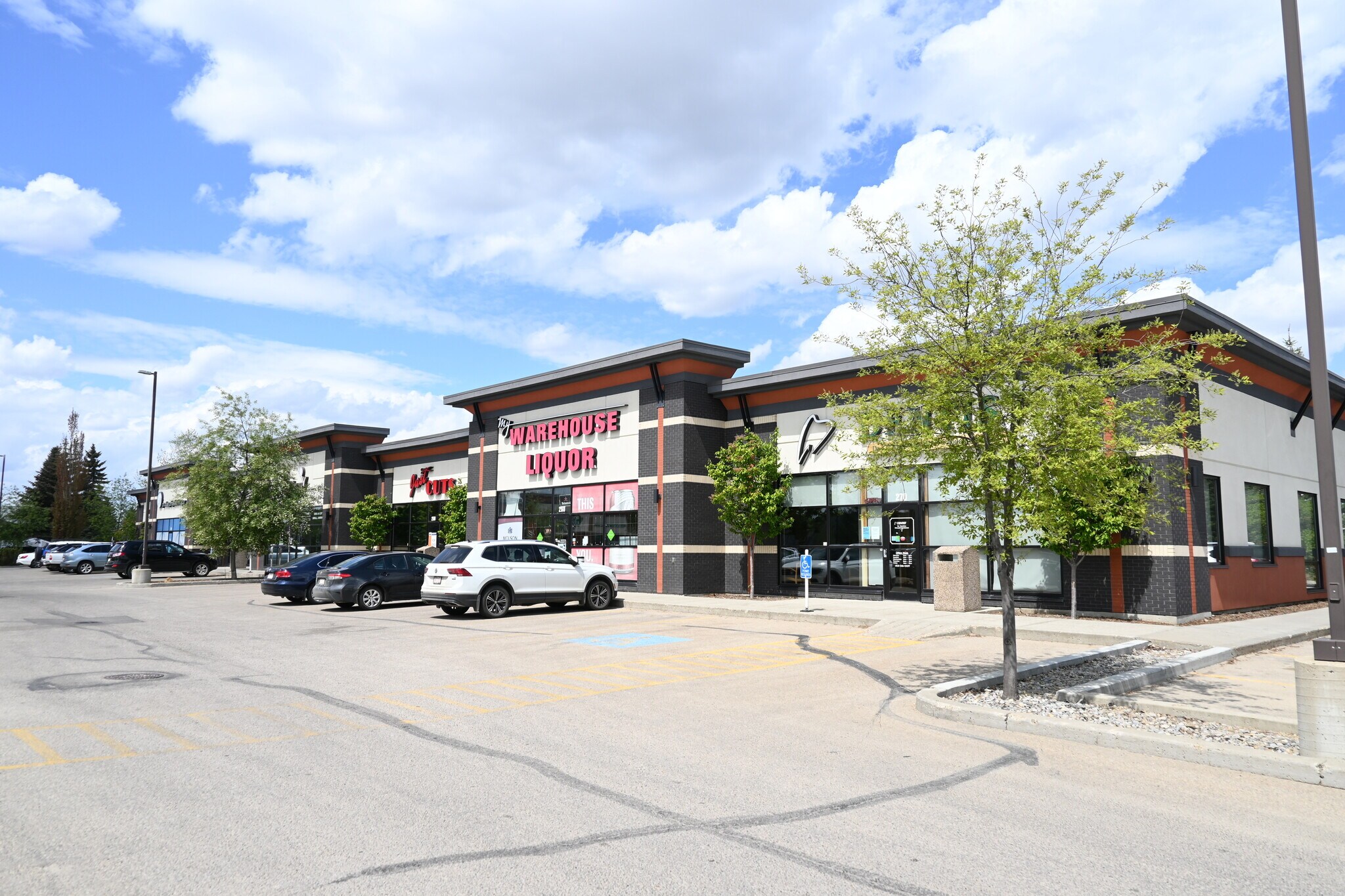 6130 67 St, Red Deer, AB à vendre Photo du bâtiment- Image 1 de 1