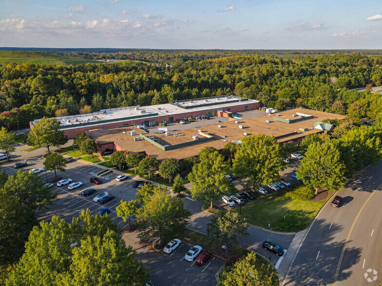 5500 Cox Rd, Glen Allen, VA à louer - Photo du bâtiment - Image 3 de 5