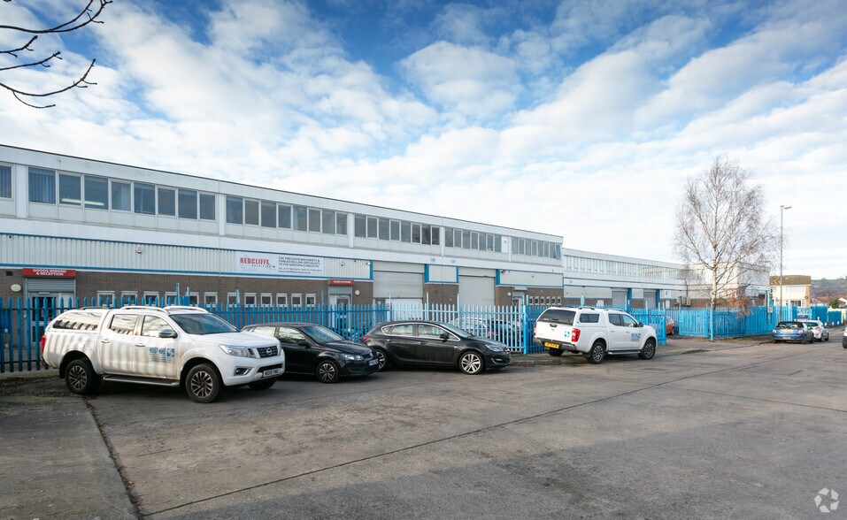 121-133 South Liberty Ln, Bristol à louer - Photo du bâtiment - Image 2 de 2