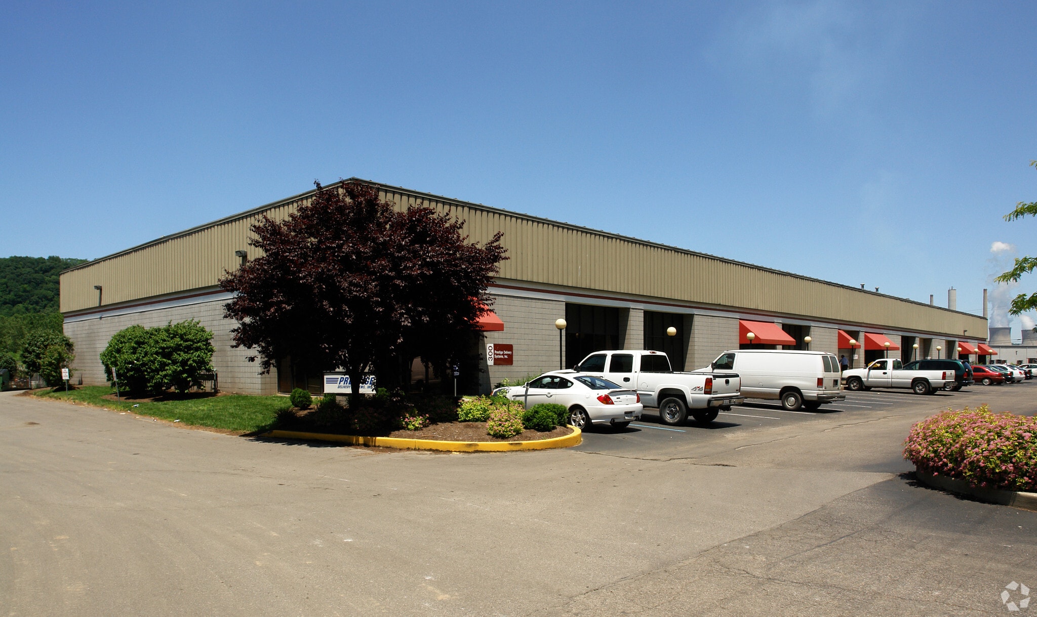 Kanawha Valley Distribution Center portfolio of 2 properties for sale on LoopNet.ca Primary Photo- Image 1 of 3
