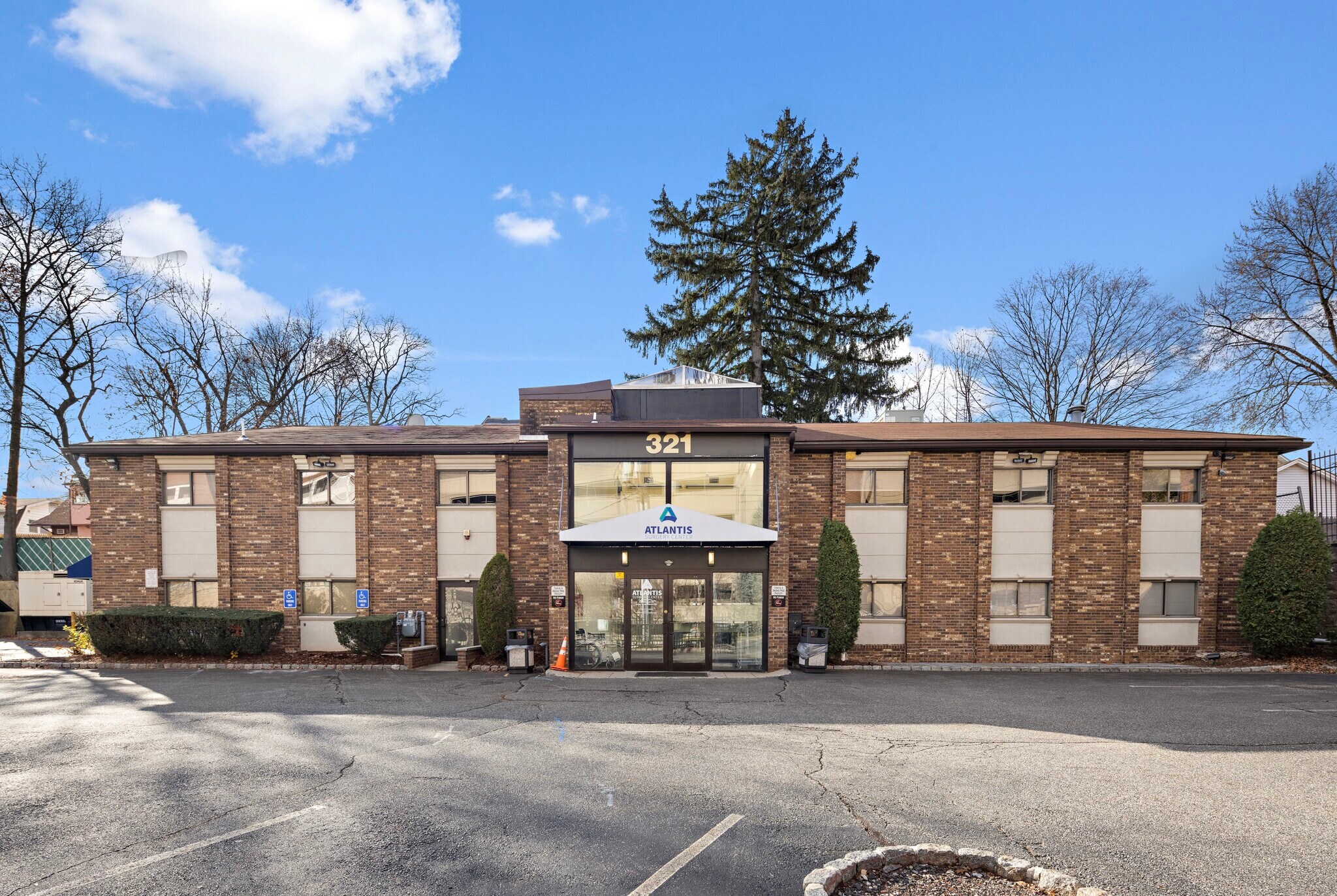 321 Essex St, Hackensack, NJ à louer Photo du bâtiment- Image 1 de 8