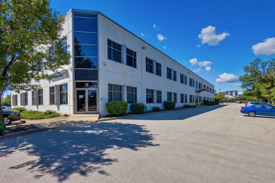 2400 S Wolf Rd, Westchester, IL à vendre - Photo du bâtiment - Image 2 de 7