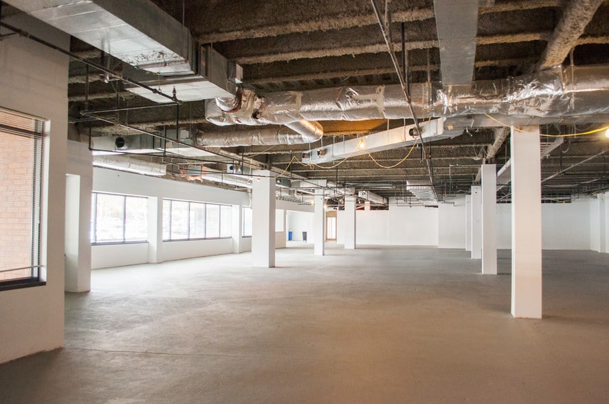 10701 Parkridge Blvd, Reston, VA for sale - Interior Photo - Image 3 of 9