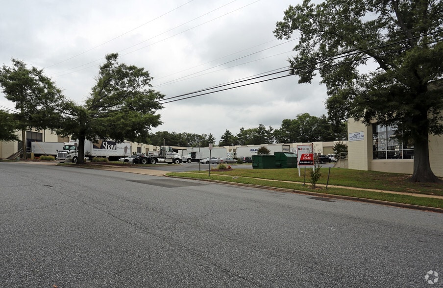 8008-8086 Cryden Way, Forestville, MD for sale - Building Photo - Image 3 of 10