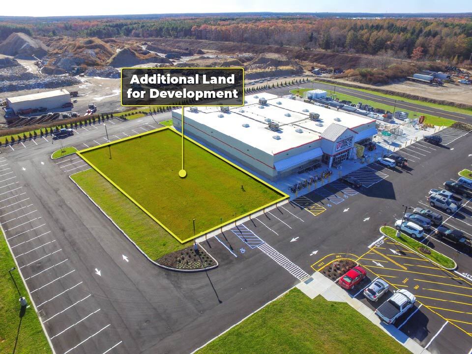 4331 Middle Country Rd, Calverton, NY for lease Interior Photo- Image 1 of 2