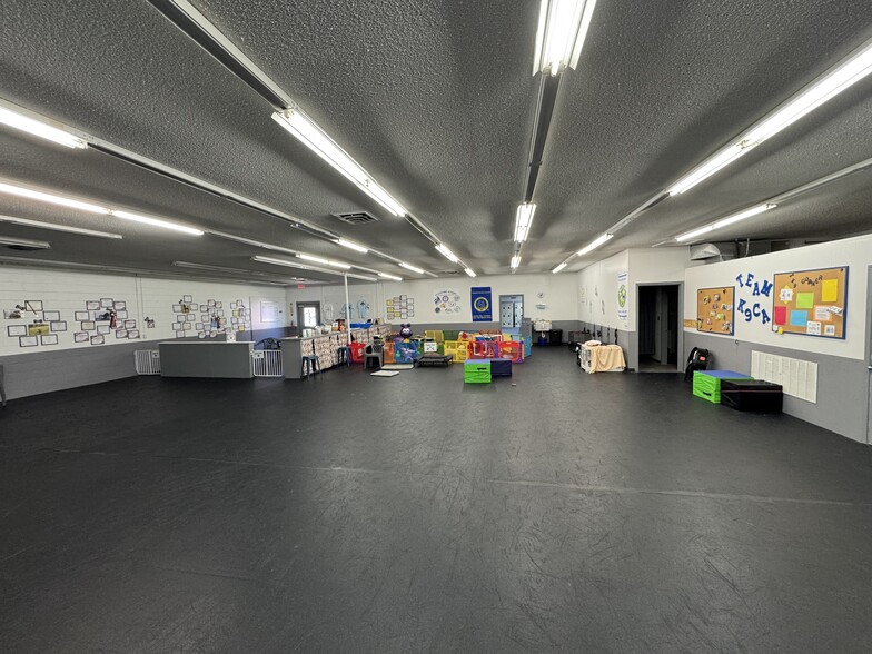 8151 North Point Blvd, Winston-Salem, NC for sale - Building Photo - Image 2 of 6