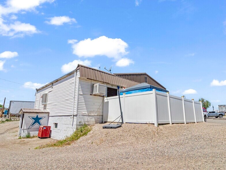 1015 Chestnut St, Carlin, NV à vendre - Photo du bâtiment - Image 2 de 36