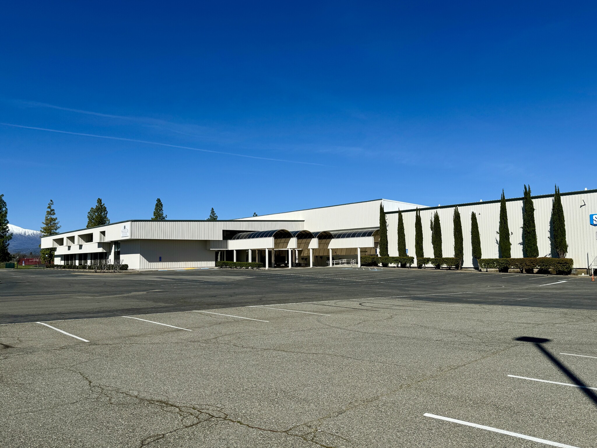 4300-4356 Caterpillar Rd, Redding, CA for lease Primary Photo- Image 1 of 17