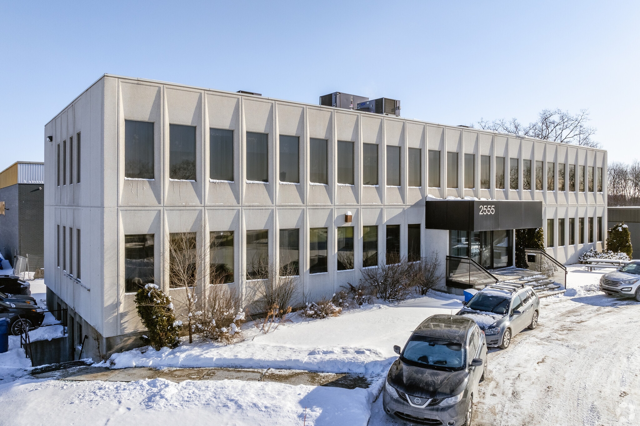 2555 Boul Le Corbusier, Laval, QC for sale Primary Photo- Image 1 of 1