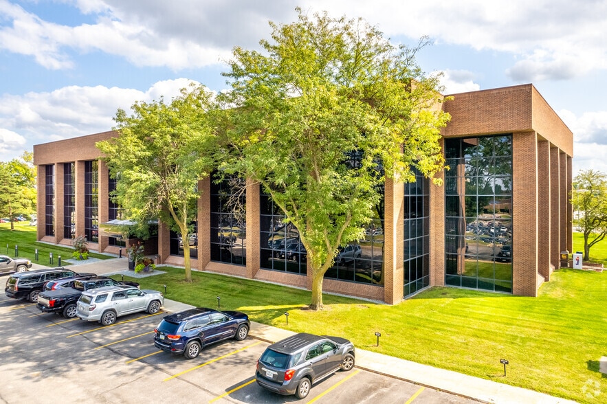 4201 Westown Pky, West Des Moines, IA for lease - Building Photo - Image 1 of 7