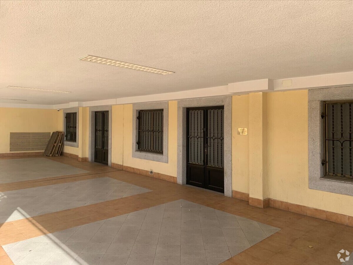 Ávila, AVI 05003 - Unit Puerta L7, Esc. 3 - - Interior Photo - Image 2 of 12