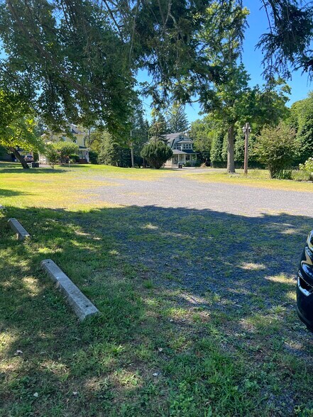 31 Lynn St, Harrington Park, NJ à louer - Photo du bâtiment - Image 2 de 17