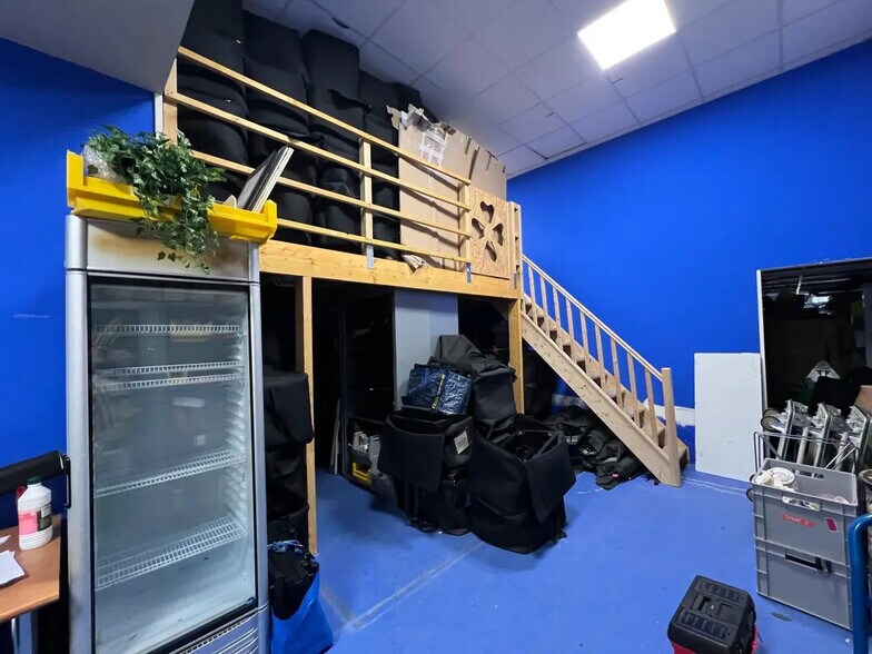 Flex dans Montrouge à louer - Photo du bâtiment - Image 2 de 11