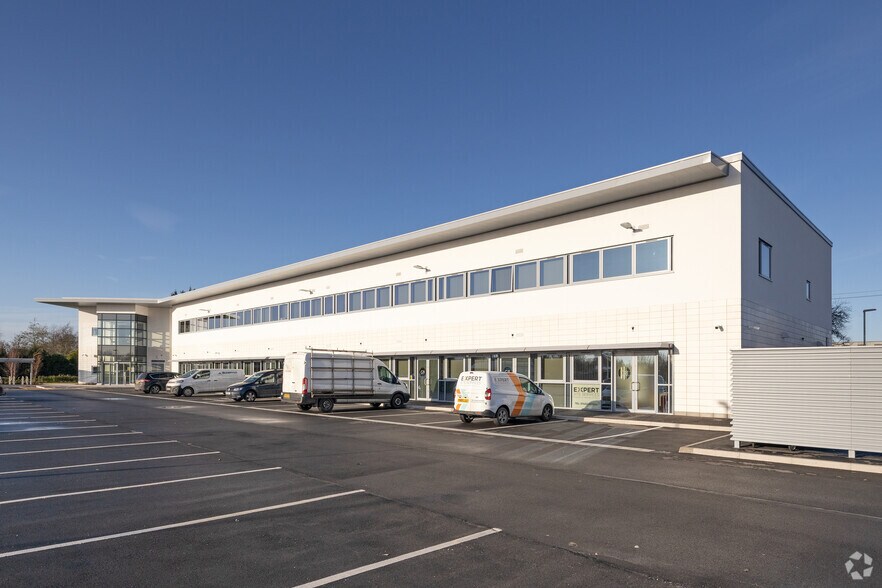 Grovehill Rd, Beverley à louer - Photo du bâtiment - Image 3 de 4