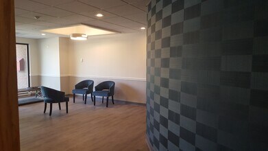 60 Avon Meadow Ln, Avon, CT for lease Lobby- Image 2 of 3