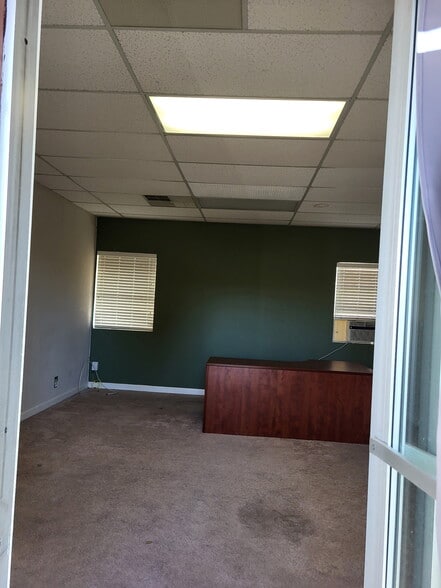615 Woodside Rd, Redwood City, CA for lease - Building Photo - Image 3 of 7