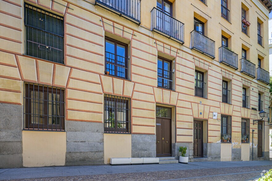 Retail in Madrid, Madrid for lease - Building Photo - Image 3 of 3