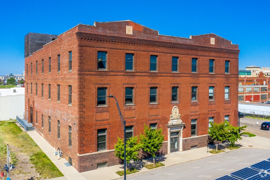 130 E 3rd St, Des Moines, IA à louer - Photo du bâtiment - Image 3 de 28